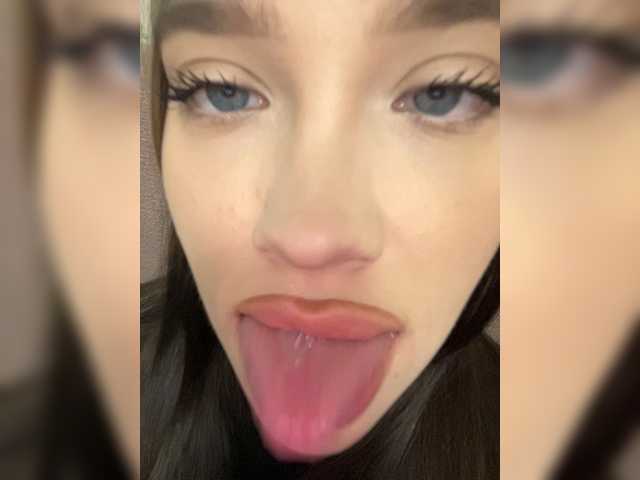 Glossmixdoll live cam on BongaCams