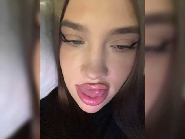 Glossmixdoll live cam preview