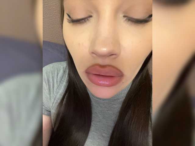 Glossmixdoll live cam on BongaCams