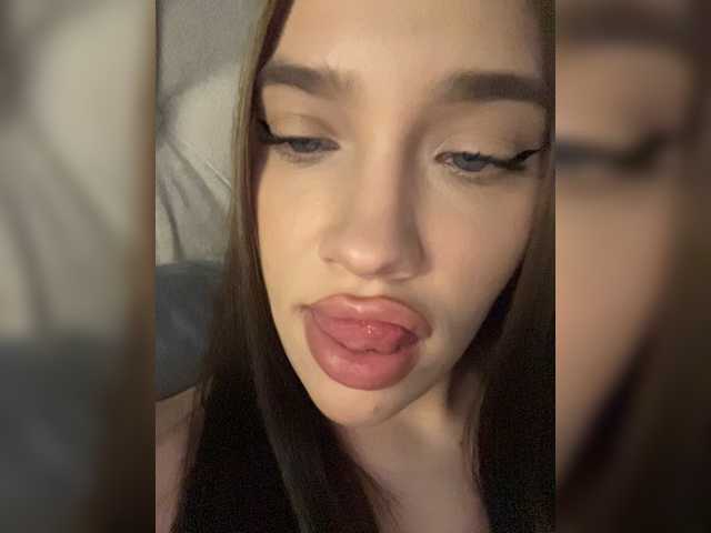 Glossmixdoll live cam on BongaCams