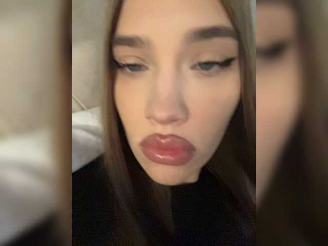 Glossmixdoll live cam on BongaCams