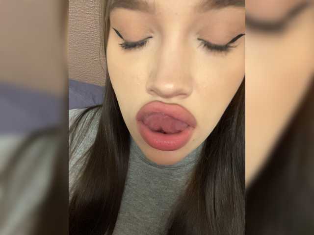 Glossmixdoll live cam on BongaCams