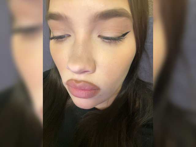 Glossmixdoll's BongaCams show and profile