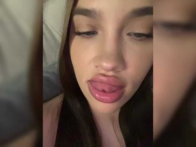 Glossmixdoll live cam on BongaCams