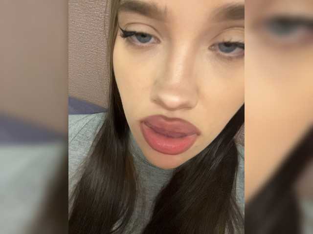 Glossmixdoll live cam on BongaCams