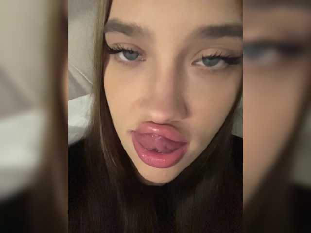 Glossmixdoll live cam preview