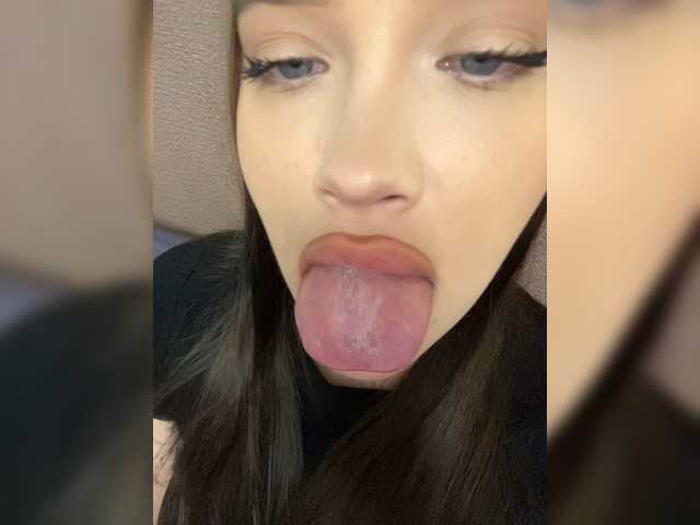 Glossmixdoll live cam on BongaCams