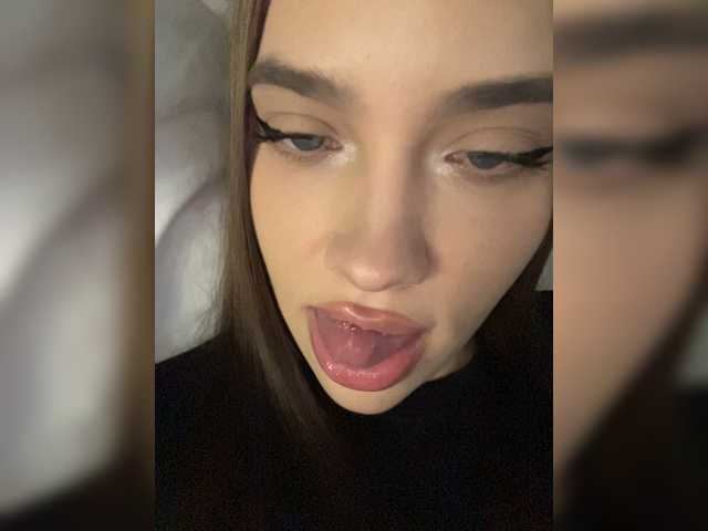 Glossmixdoll live cam on BongaCams