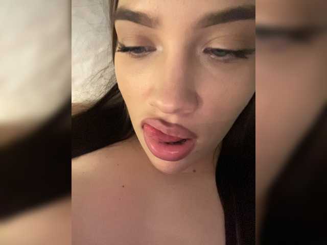 Glossmixdoll live cam on BongaCams