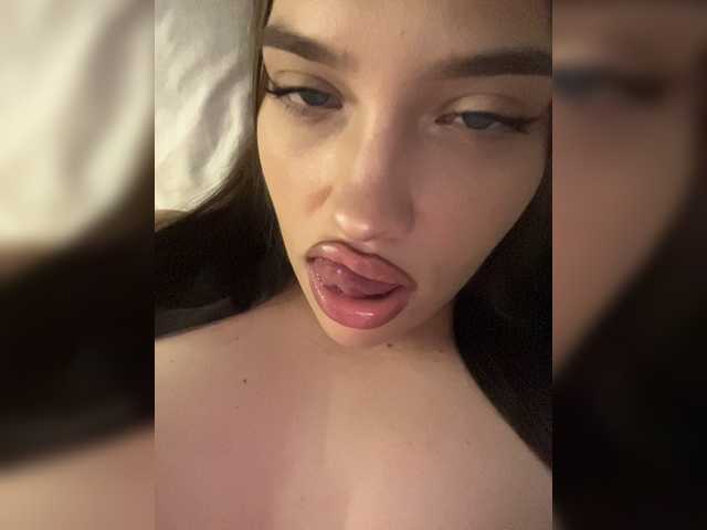 Glossmixdoll live cam on BongaCams