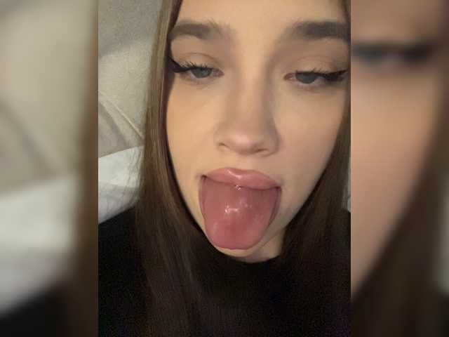 Glossmixdoll live cam on BongaCams