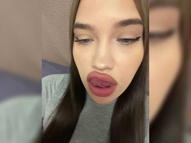 Glossmixdoll live cam on BongaCams