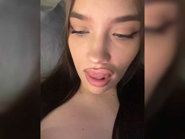 Glossmixdoll live cam