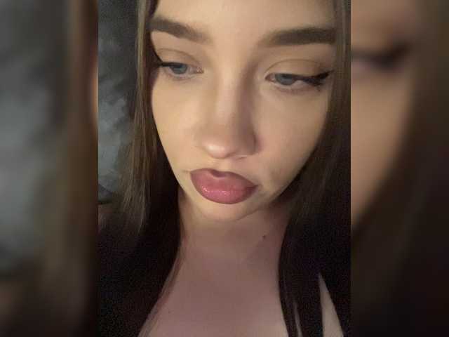 Glossmixdoll live cam on BongaCams