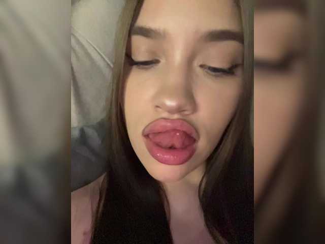 Glossmixdoll live cam on BongaCams