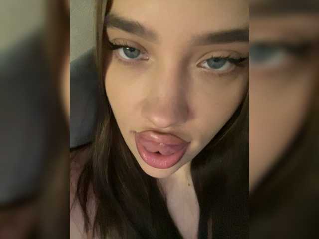 Glossmixdoll live cam on BongaCams