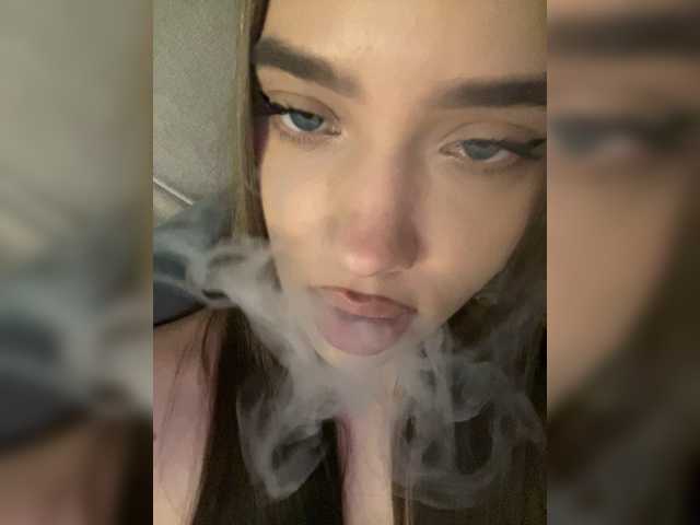 Glossmixdoll live cam on BongaCams