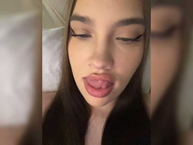 Glossmixdoll live cam on BongaCams