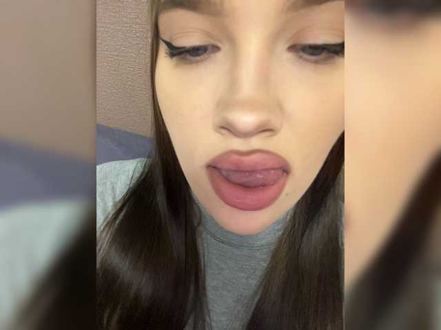 Glossmixdoll live cam on BongaCams