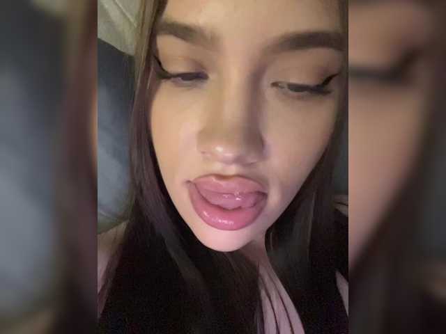 Glossmixdoll live cam on BongaCams