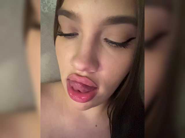 Glossmixdoll live cam on BongaCams
