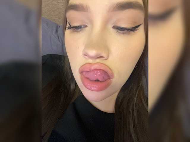 Glossmixdoll live cam on BongaCams