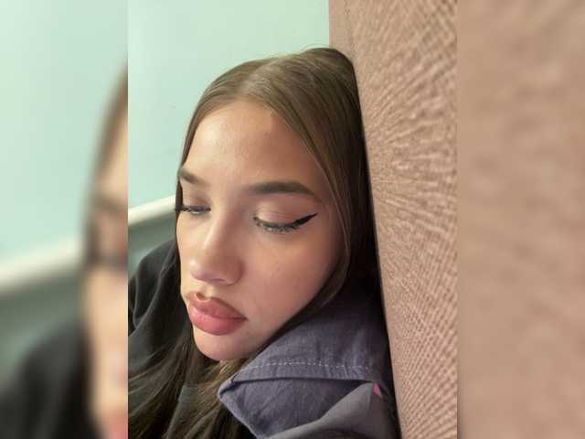 Glossmixdoll live cam