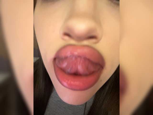 Glossmixdoll live cam on BongaCams