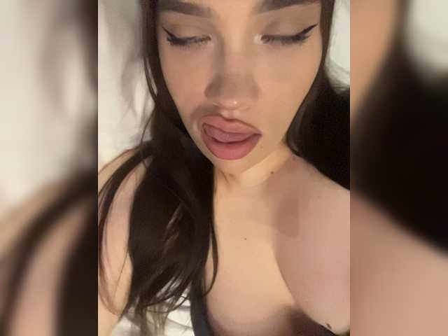 Glossmixdoll live webcam show