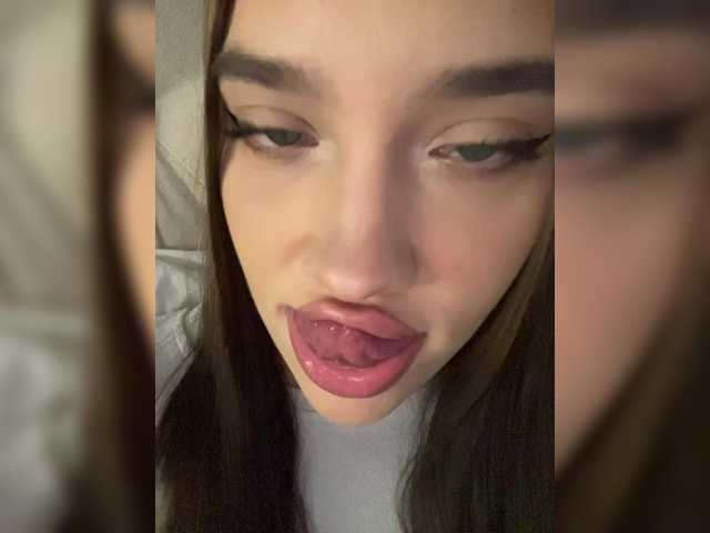 Glossmixdoll live cam on BongaCams