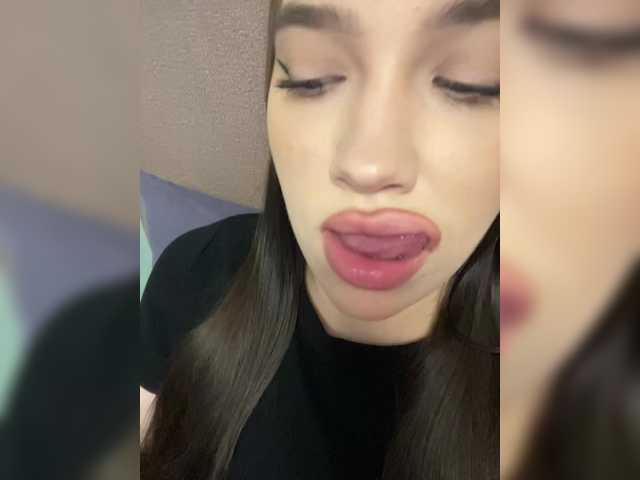 Glossmixdoll live cam on BongaCams