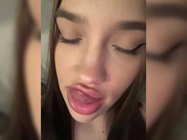 Glossmixdoll live cam on BongaCams