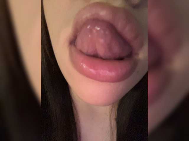 Glossmixdoll live cam on BongaCams