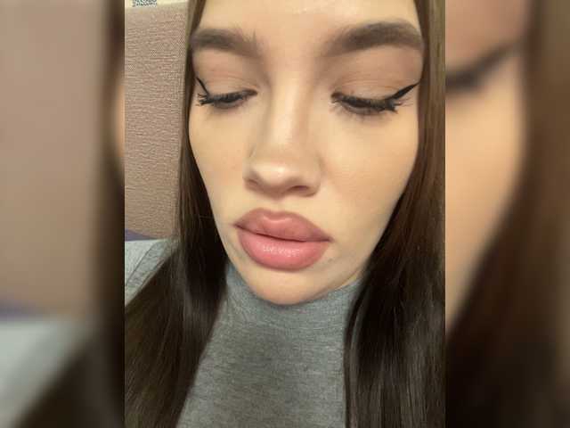 Glossmixdoll live cam on BongaCams