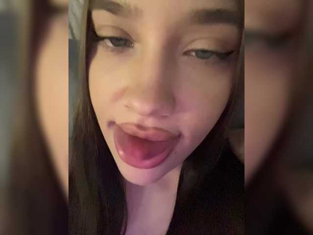 Glossmixdoll live cam on BongaCams