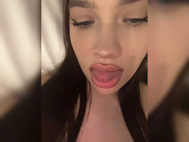 Glossmixdoll live cam on BongaCams