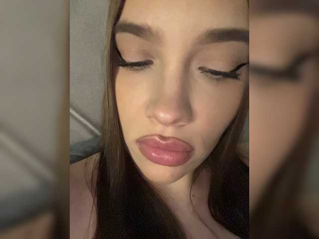 Glossmixdoll live cam on BongaCams