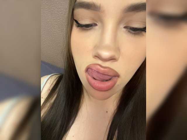 Glossmixdoll live cam on BongaCams