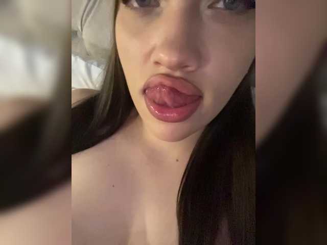 Glossmixdoll live cam on BongaCams