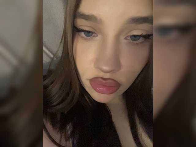 Glossmixdoll live cam on BongaCams