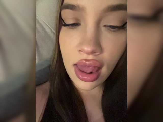 Glossmixdoll live cam on BongaCams