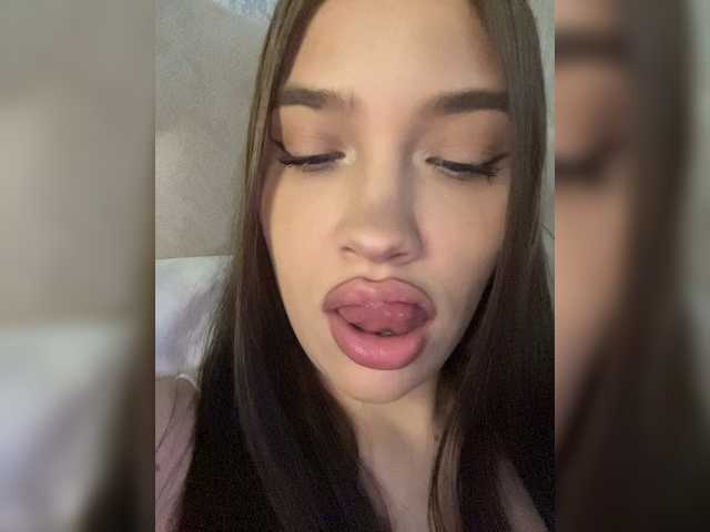 Glossmixdoll live cam on BongaCams