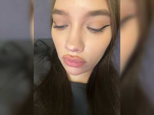 Glossmixdoll, 19 y/o - Live Cam on BongaCams
