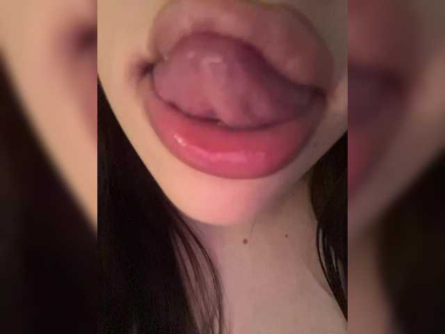 Glossmixdoll live cam on BongaCams