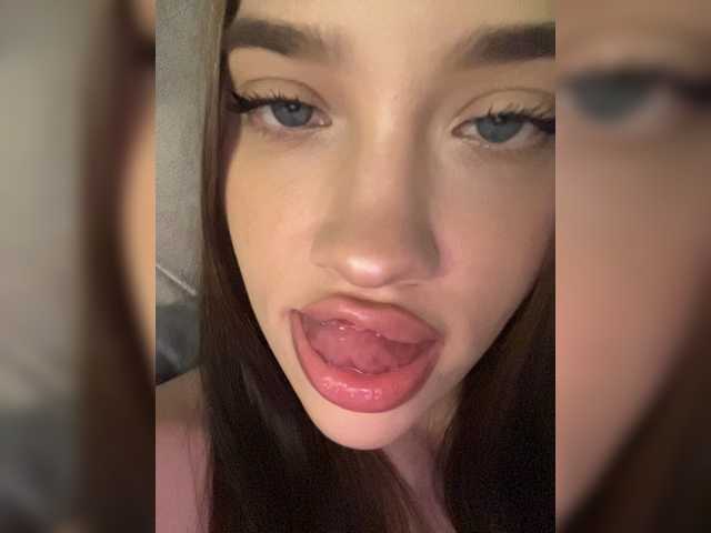 Glossmixdoll live cam on BongaCams