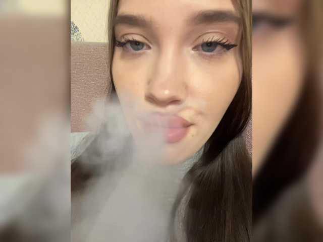 Glossmixdoll live cam on BongaCams