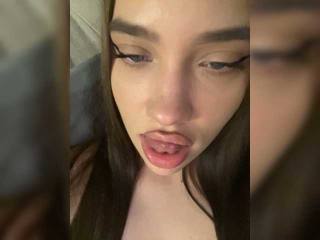 Glossmixdoll live cam on BongaCams