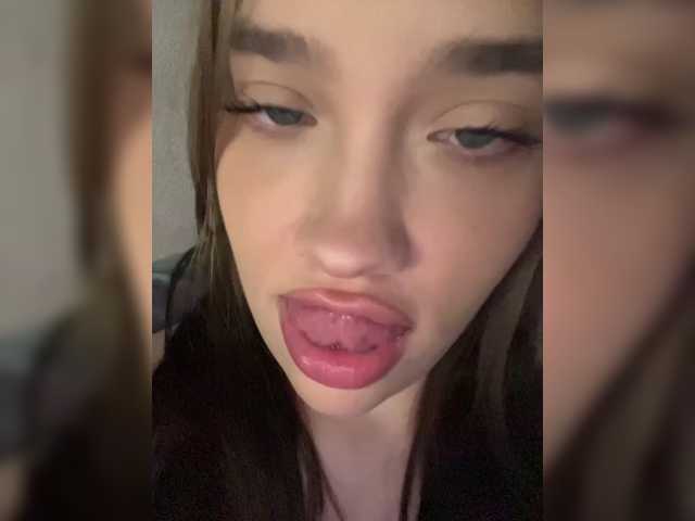 Glossmixdoll live cam on BongaCams