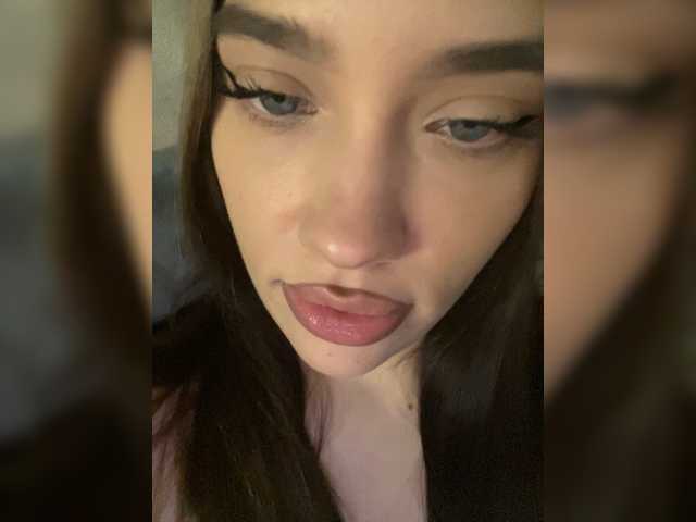 Glossmixdoll live cam on BongaCams