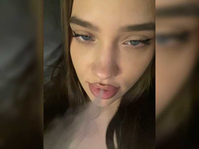Glossmixdoll live cam on BongaCams